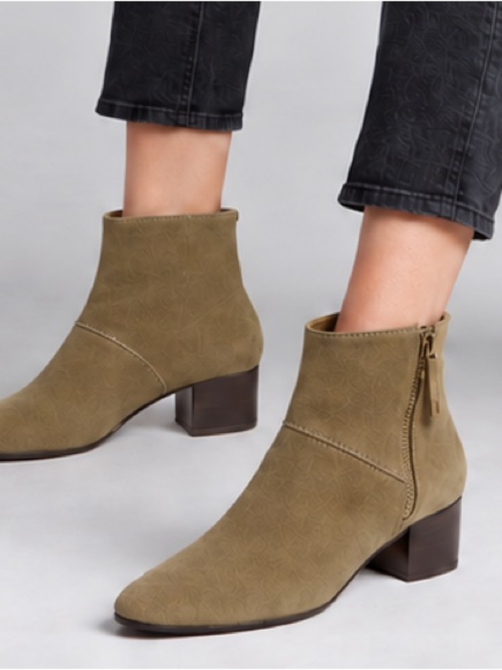 Banana Republic Lydia Suede Ankle Boots. Size 8.5